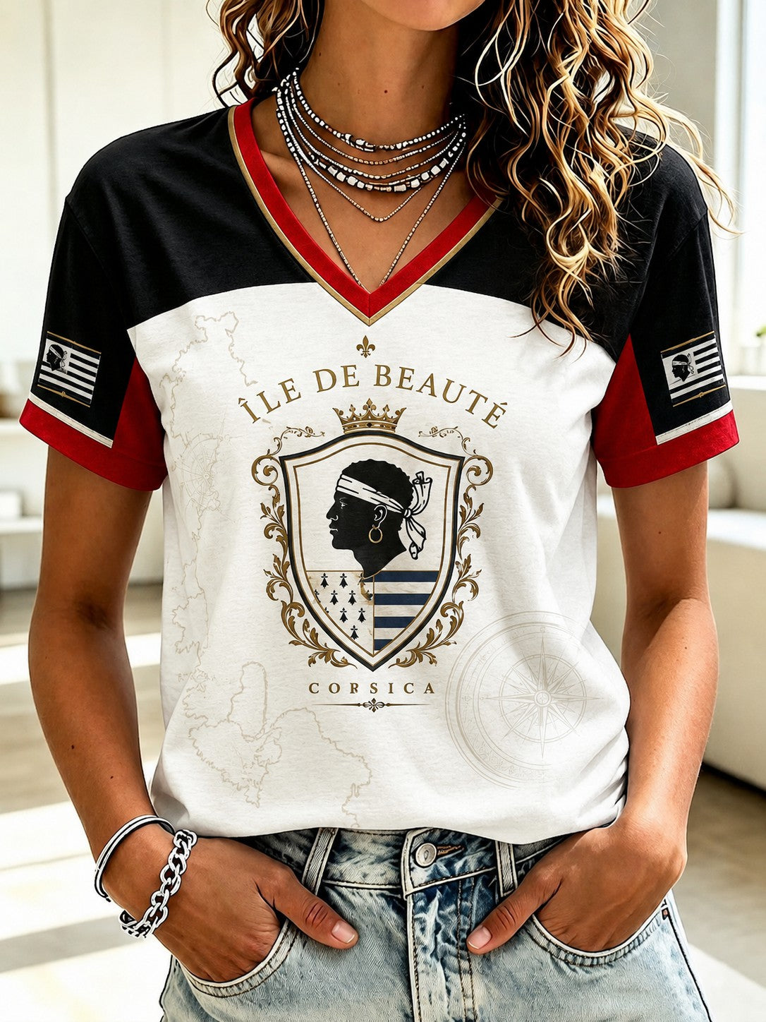 T-shirt à col en V imprimé du drapeau français de Corse pour femme