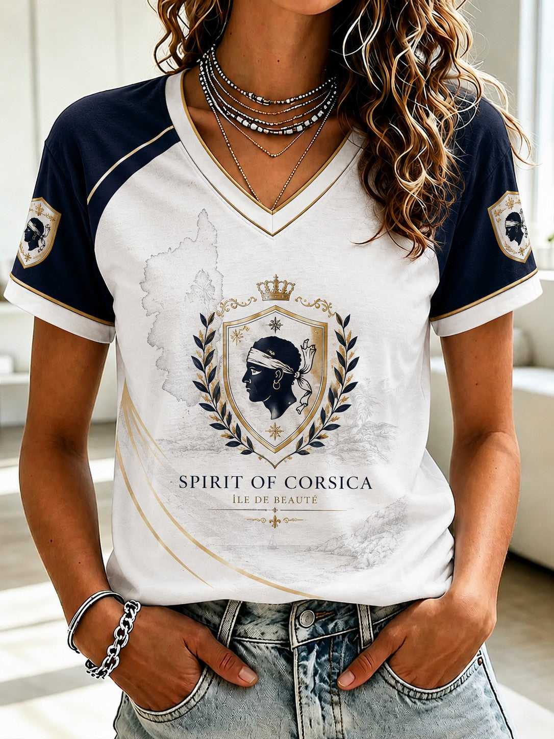 T-shirt à col en V imprimé du drapeau français de Corse pour femme