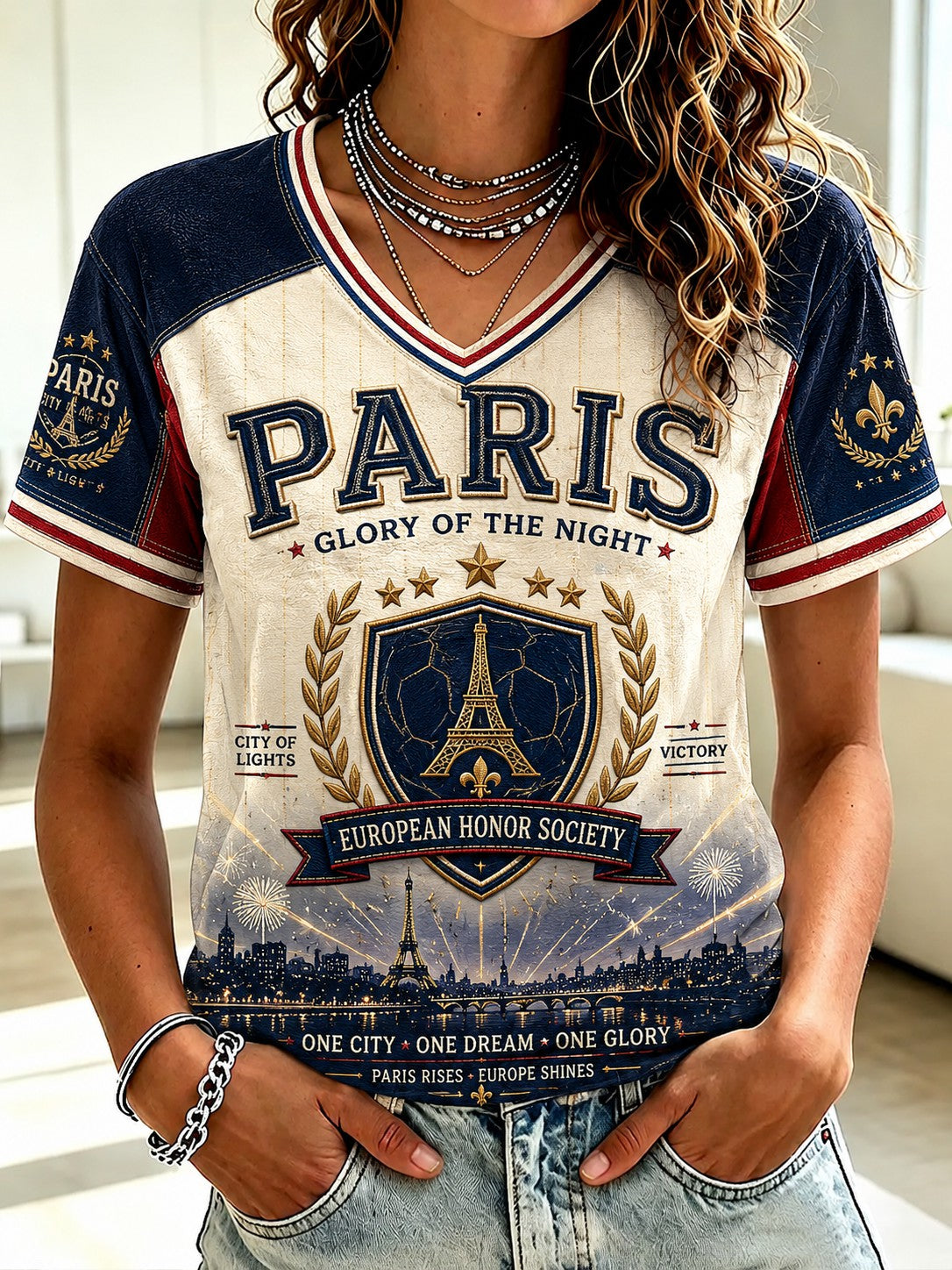 T-shirt à col en V imprimé pour le championnat de football féminin de Paris