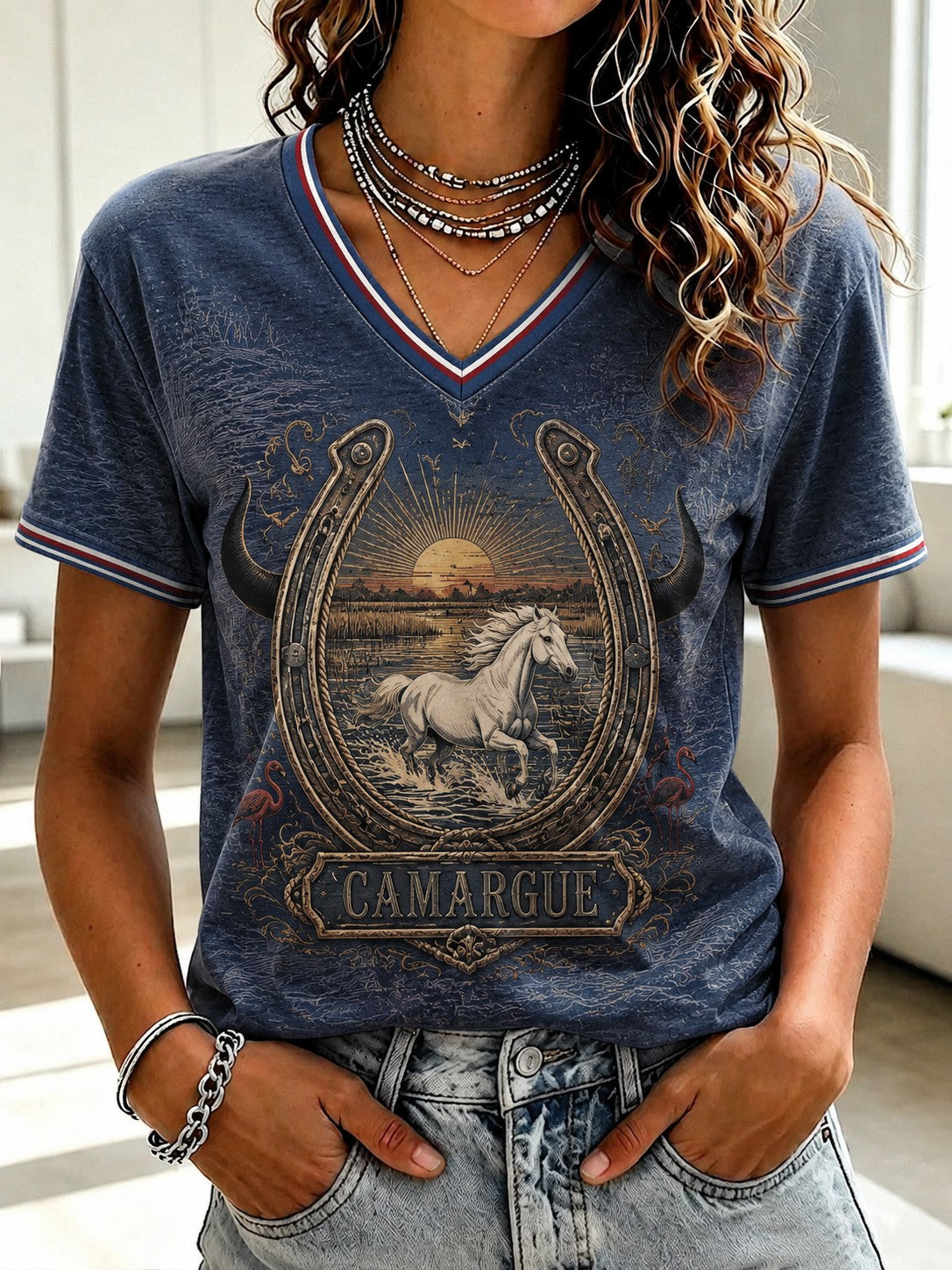 T-shirt femme France Camargue à col en V imprimé