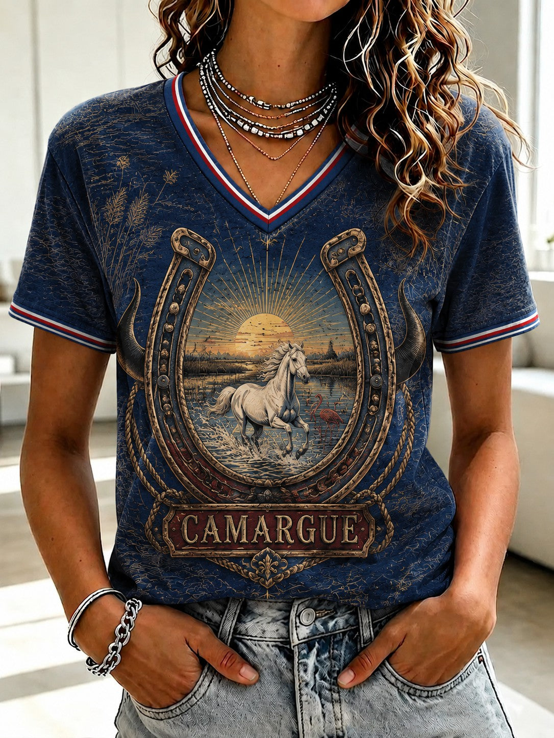 T-shirt femme France Camargue à col en V imprimé