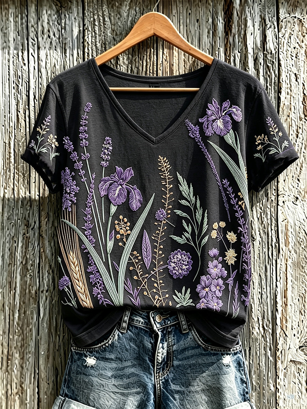 T-shirt décontracté pour femme à imprimé fleurs violette sur fond de plantes
