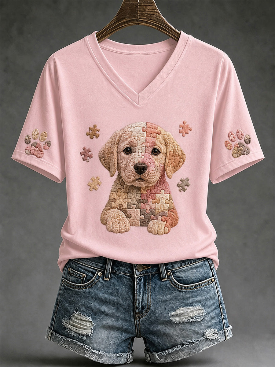 T-shirt col V pour femmes avec imprimé pièce de puzzle et chien