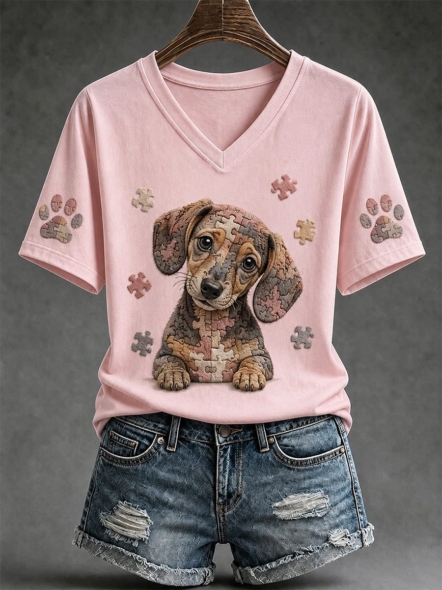 T-shirt col V pour femmes avec imprimé pièce de puzzle et chien