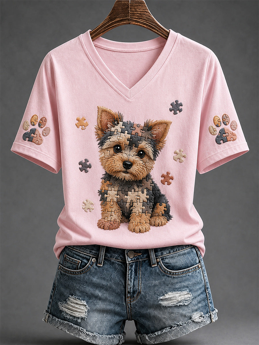T-shirt col V pour femmes avec imprimé pièce de puzzle et chien