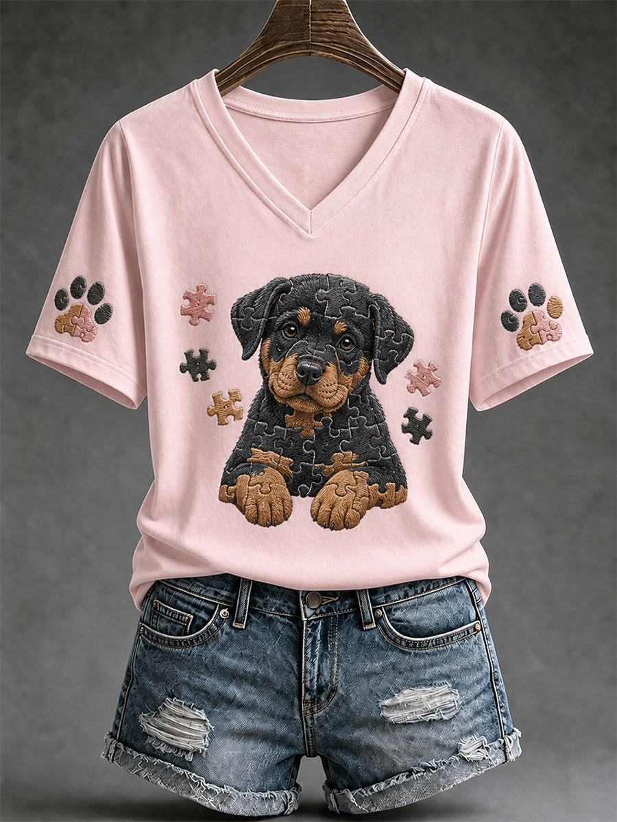T-shirt col V pour femmes avec imprimé pièce de puzzle et chien