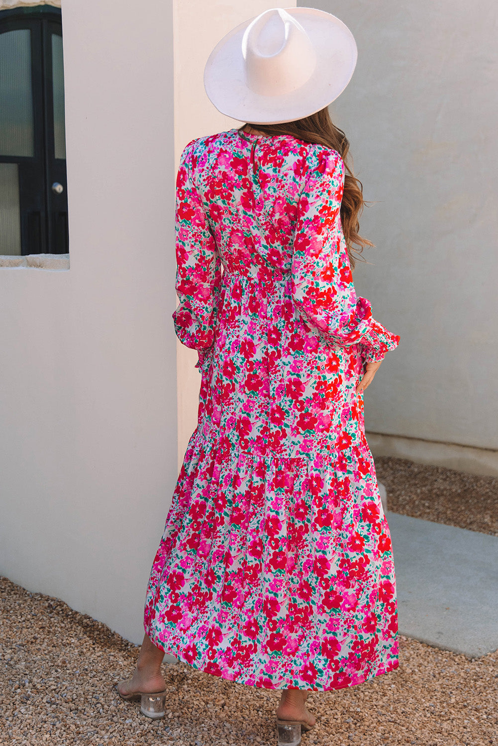 Robe longue bleu ciel à fleurs manches lanterne et taille smockée à volants