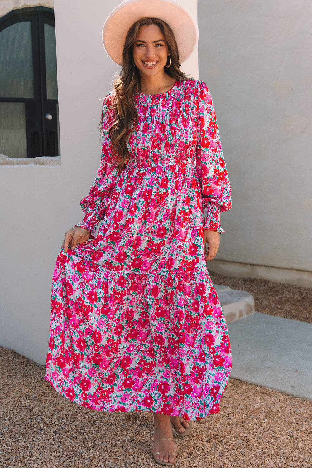 Robe longue bleu ciel à fleurs manches lanterne et taille smockée à volants