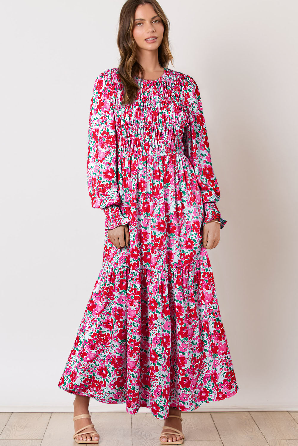Robe longue bleu ciel à fleurs manches lanterne et taille smockée à volants