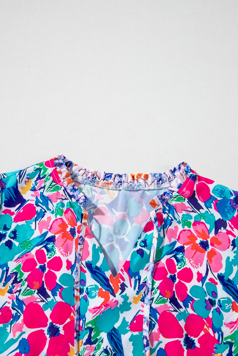 Robe bleu ciel à imprimé floral mixte manches courtes et col fendu à nouer
