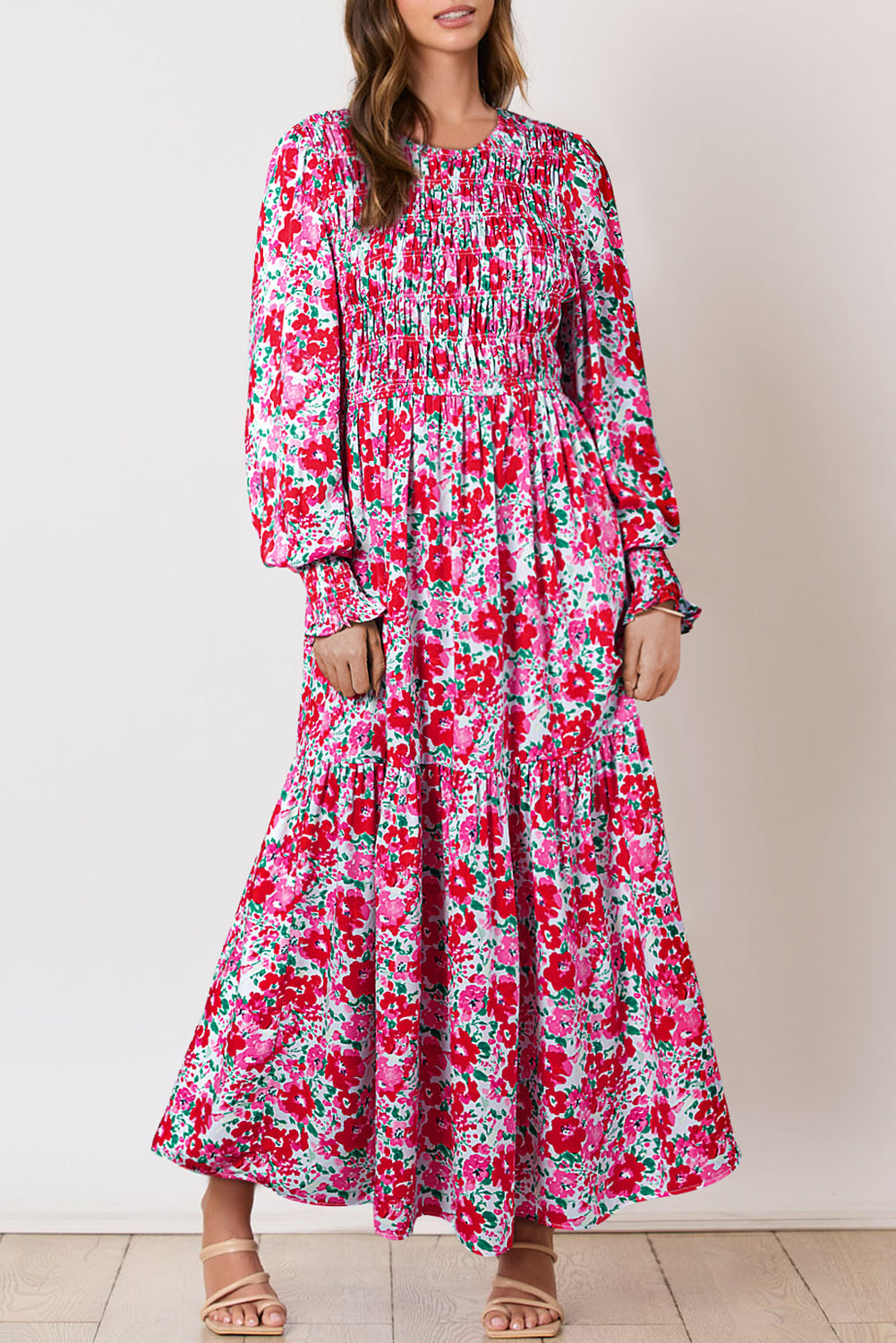 Robe longue bleu ciel à fleurs manches lanterne et taille smockée à volants