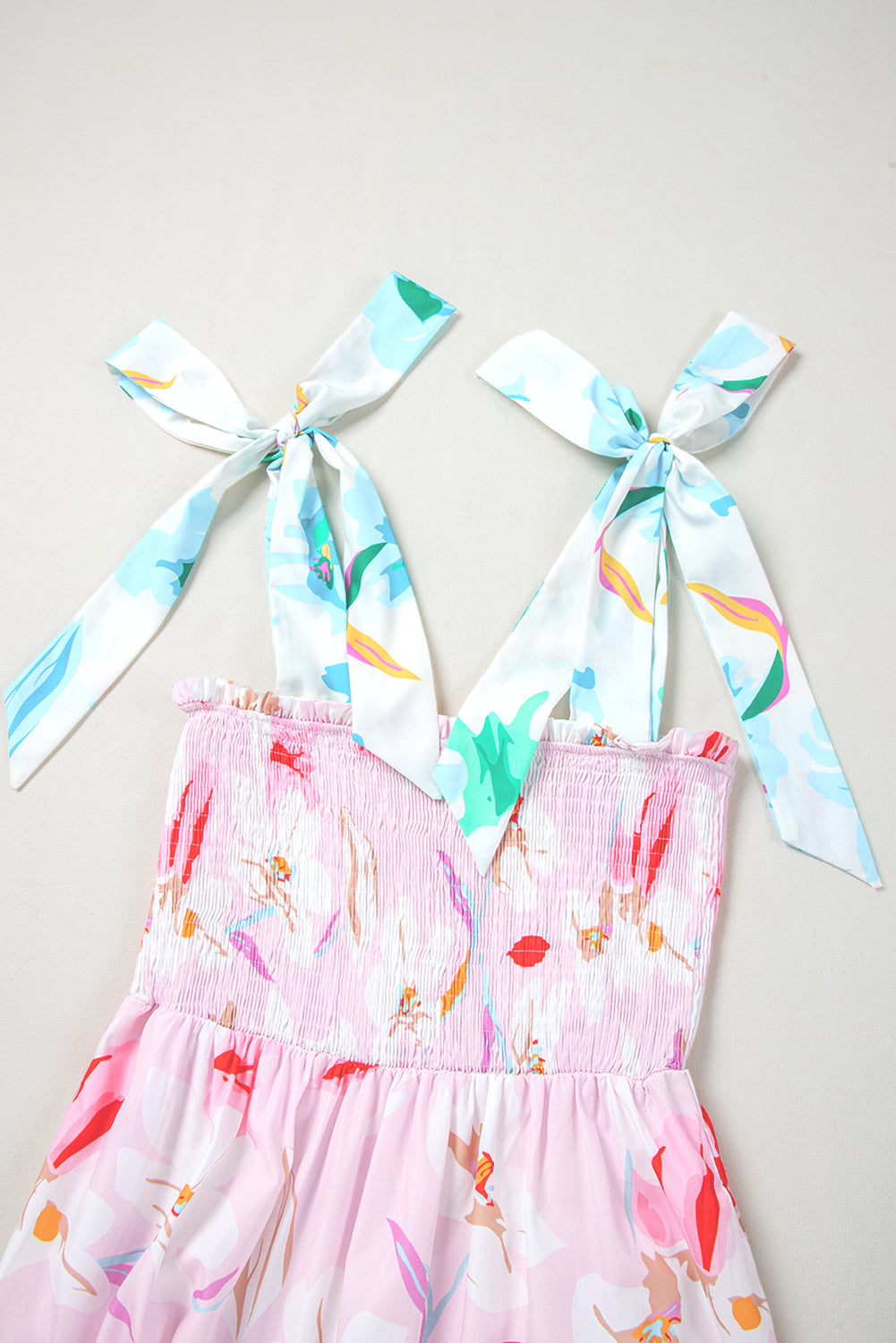 Robe longue smockée à épaules nouées imprimé floral rose