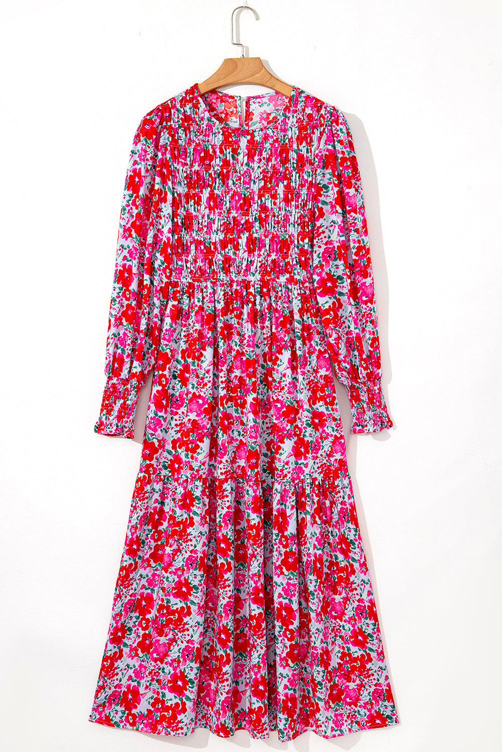 Robe longue bleu ciel à fleurs manches lanterne et taille smockée à volants