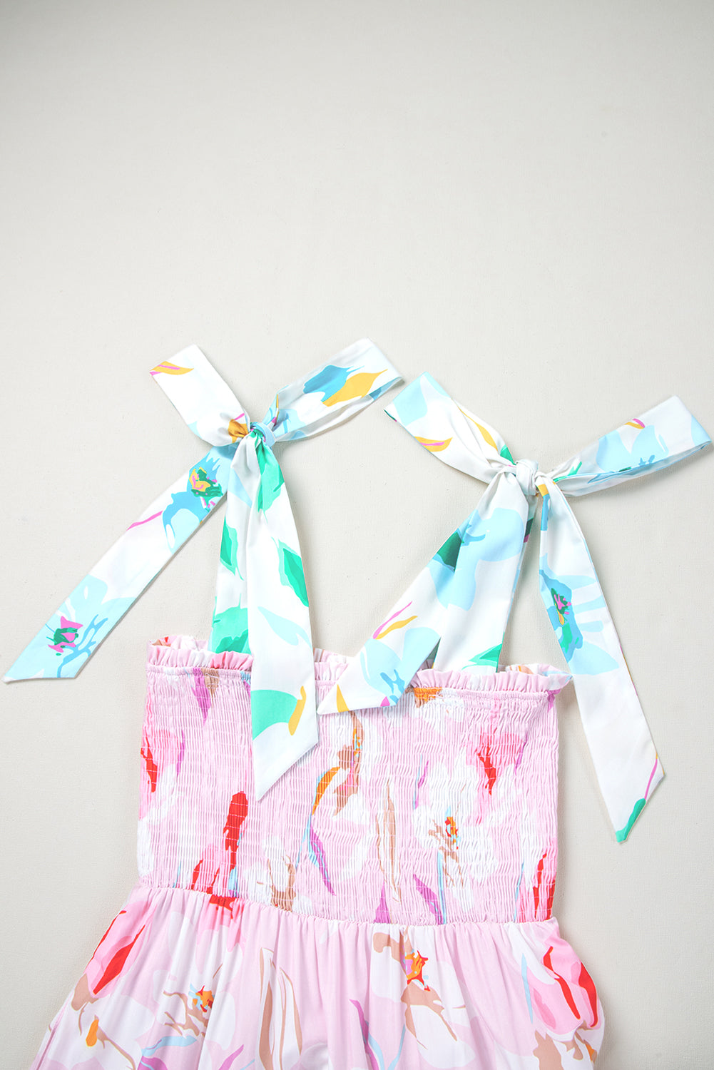 Robe longue smockée à épaules nouées imprimé floral rose