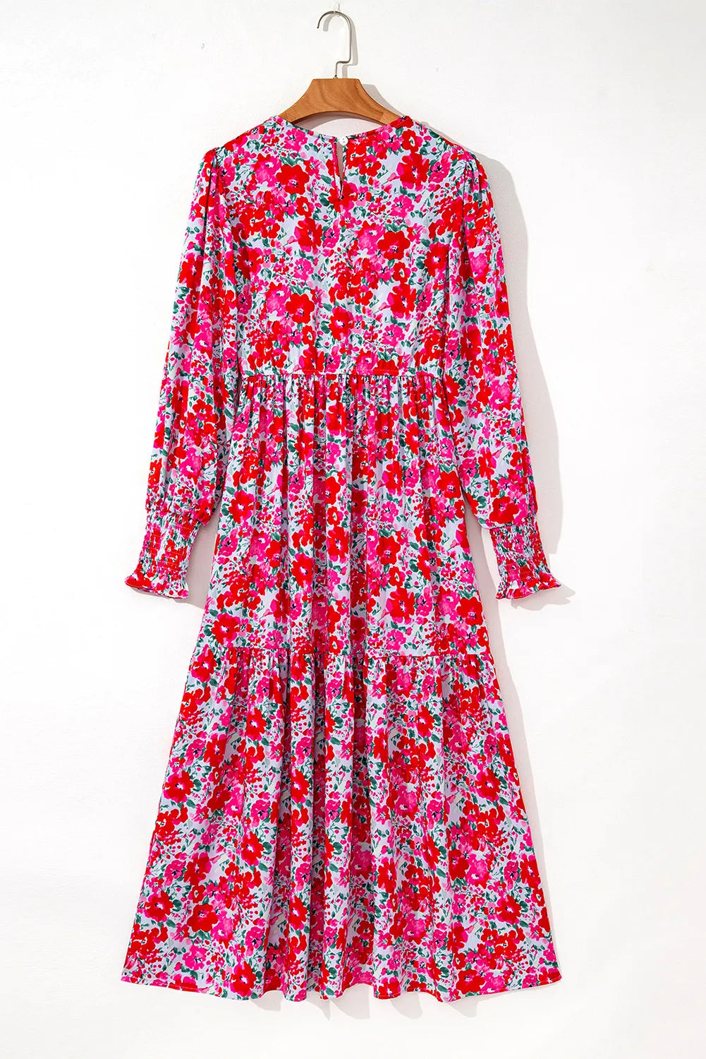 Robe longue bleu ciel à fleurs manches lanterne et taille smockée à volants