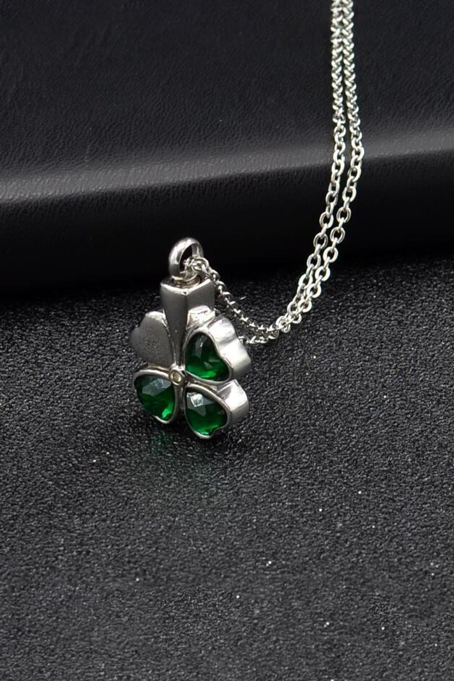 Collier Personnalisé Pendentif Trèfle à Quatre Feuilles Ouvrable Vert Accessoires