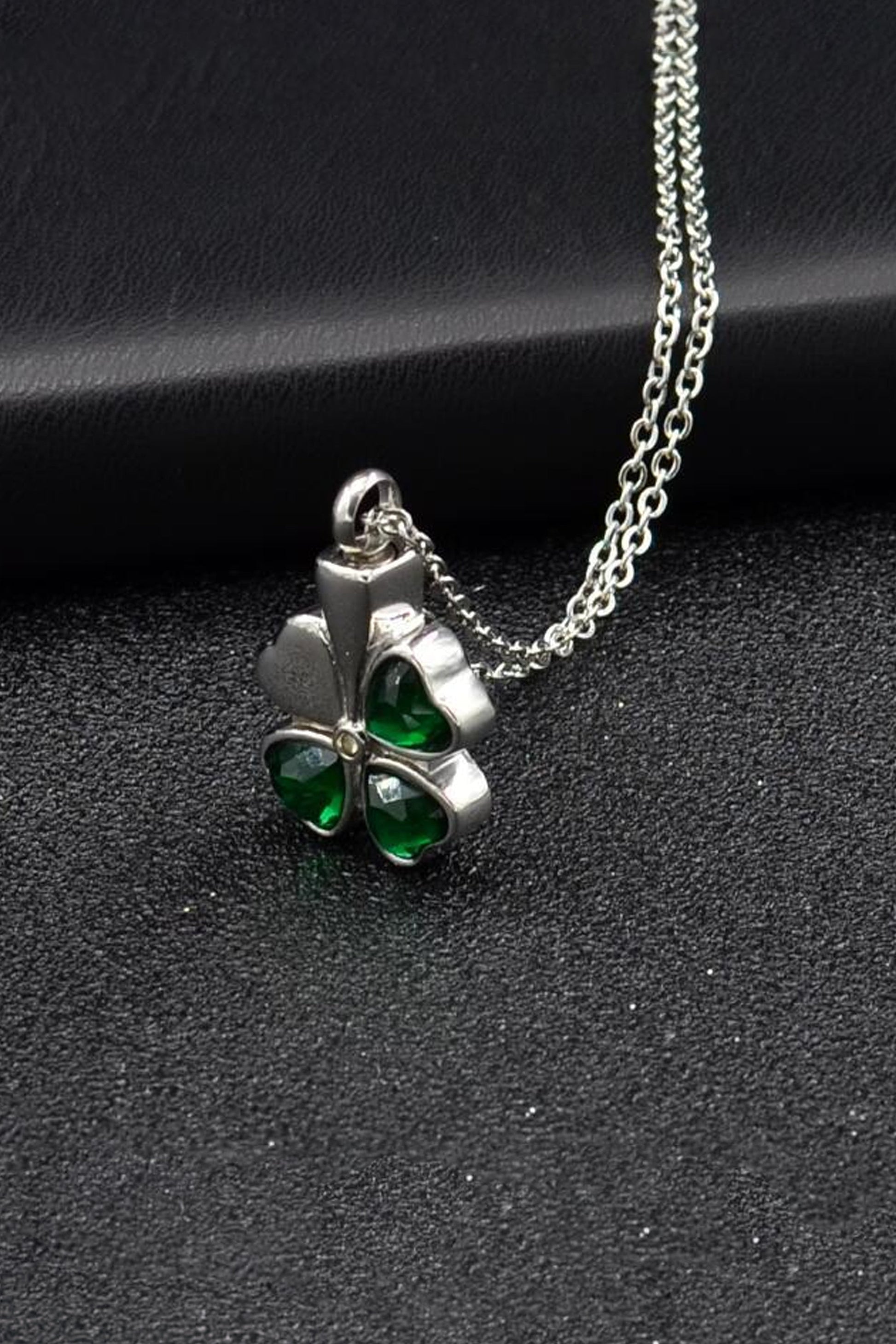 Collier Personnalisé Pendentif Trèfle à Quatre Feuilles Ouvrable Vert Accessoires