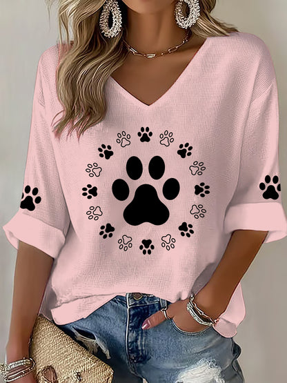 T-shirt mignon de gaufre de pattes de chien des femmes