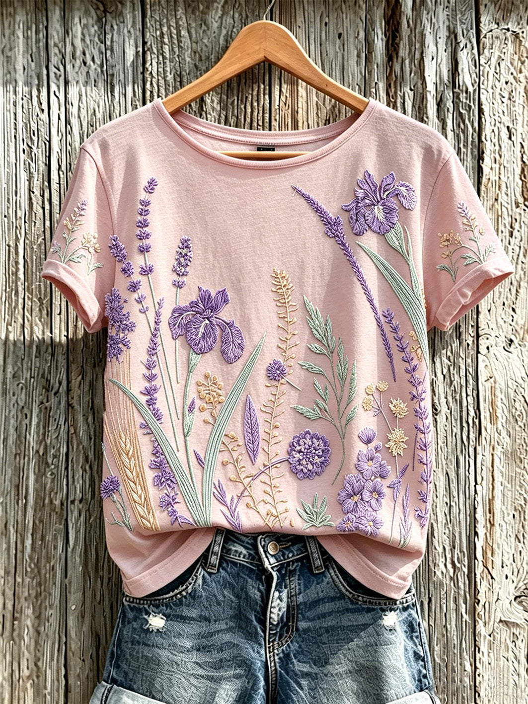 T-shirt décontracté pour femme à imprimé fleurs violette sur fond de plantes