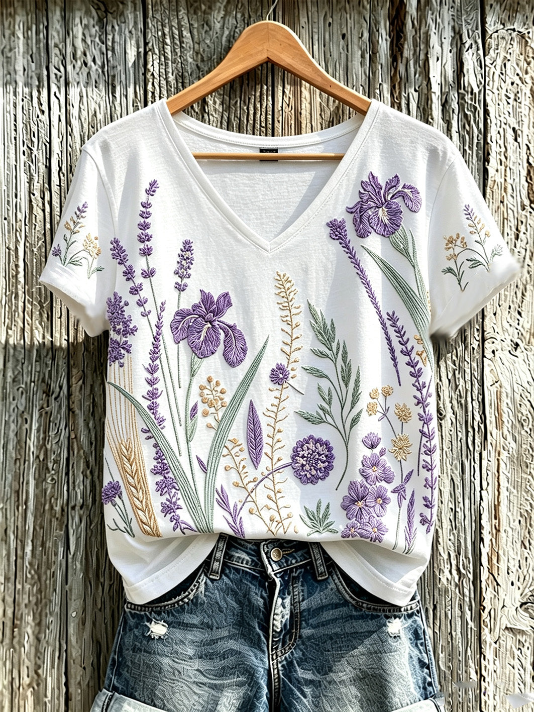 T-shirt décontracté pour femme à imprimé fleurs violette sur fond de plantes